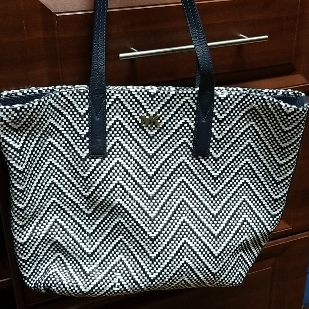 Michael Kors Navy Junie Chevron Leather Tote